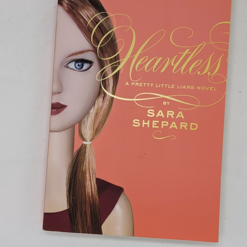 Paperback copy of Heartless (Pretty Little Liars)